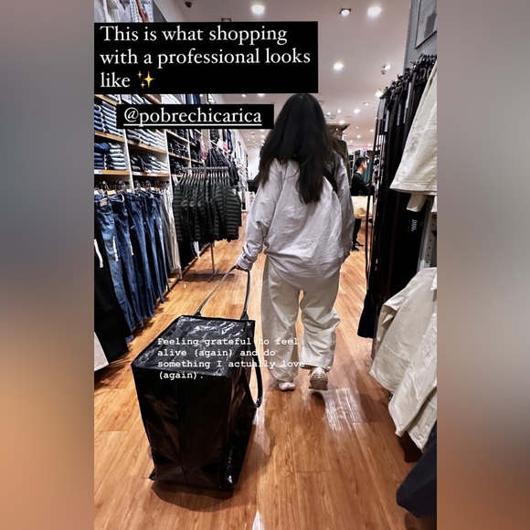 Meet your Posher, Margie Pobre Chica Rica - Picture 4 of 7